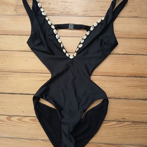 ZARA “Trikini” Black One Piece Front V Neck Lined with Cowrie Shells As New Sz S - Picture 2 of 5